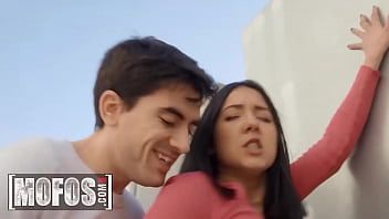 Play Lucky Jordi Meets Busty Valeria Valois Who Desperately Asks For His Help In Exchange With A Nice Blowjob - Mofos