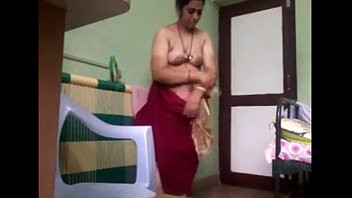 Play Indian bhabhi Nude makeup Showing Body