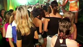 Play Exotic paradise party... the party begins