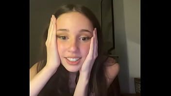Play 19yo British Teen First Day On Stripchat