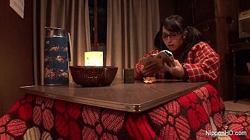 Play Japanese slut masturbates