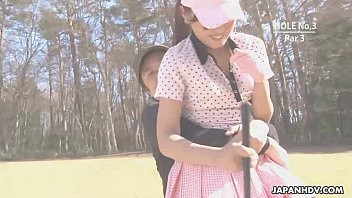 Play Asian babe gets naked at the golf course