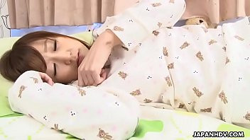 Play Cute Asian teen masturbates to an orgasm in her bed
