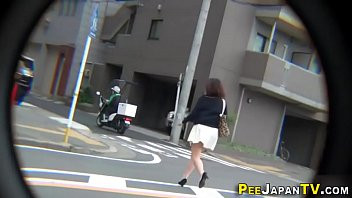Play Asian watched urinating