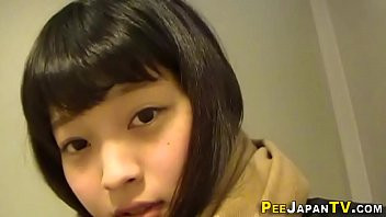 Play Fetish asian ho urinates