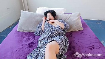 Play Yanks Asian Hope Gold Loving Herself