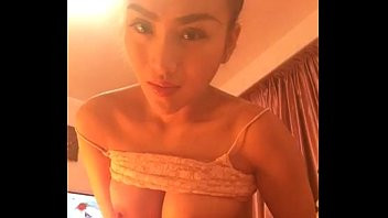 Play Chinese camgirl