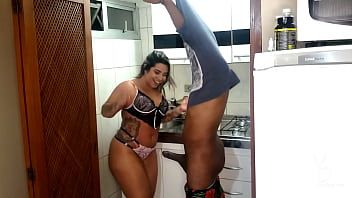 Play Nego Top Delicia caught me tasty in the kitchen