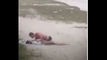 Play Couple having sex on the beach in Cabo Frio