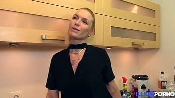 Play Gabrielle, beautiful milf, satisfies her fantasies with a good cock