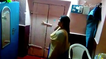 Play Indian desi bhabhi Change Dress in home